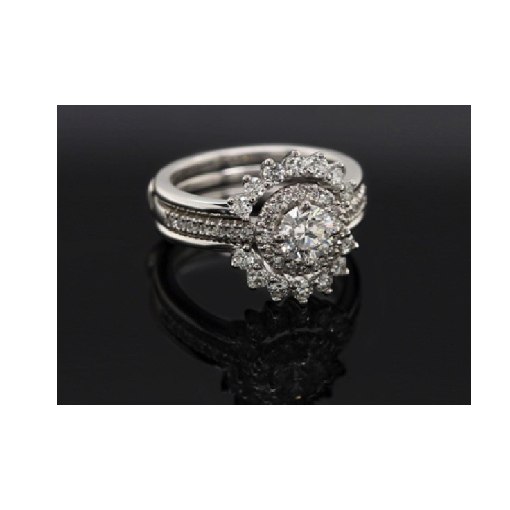 Luce De Sol round halo centered engagement ring