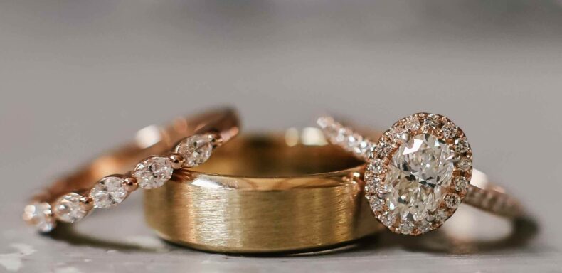 oval halo engagement rings